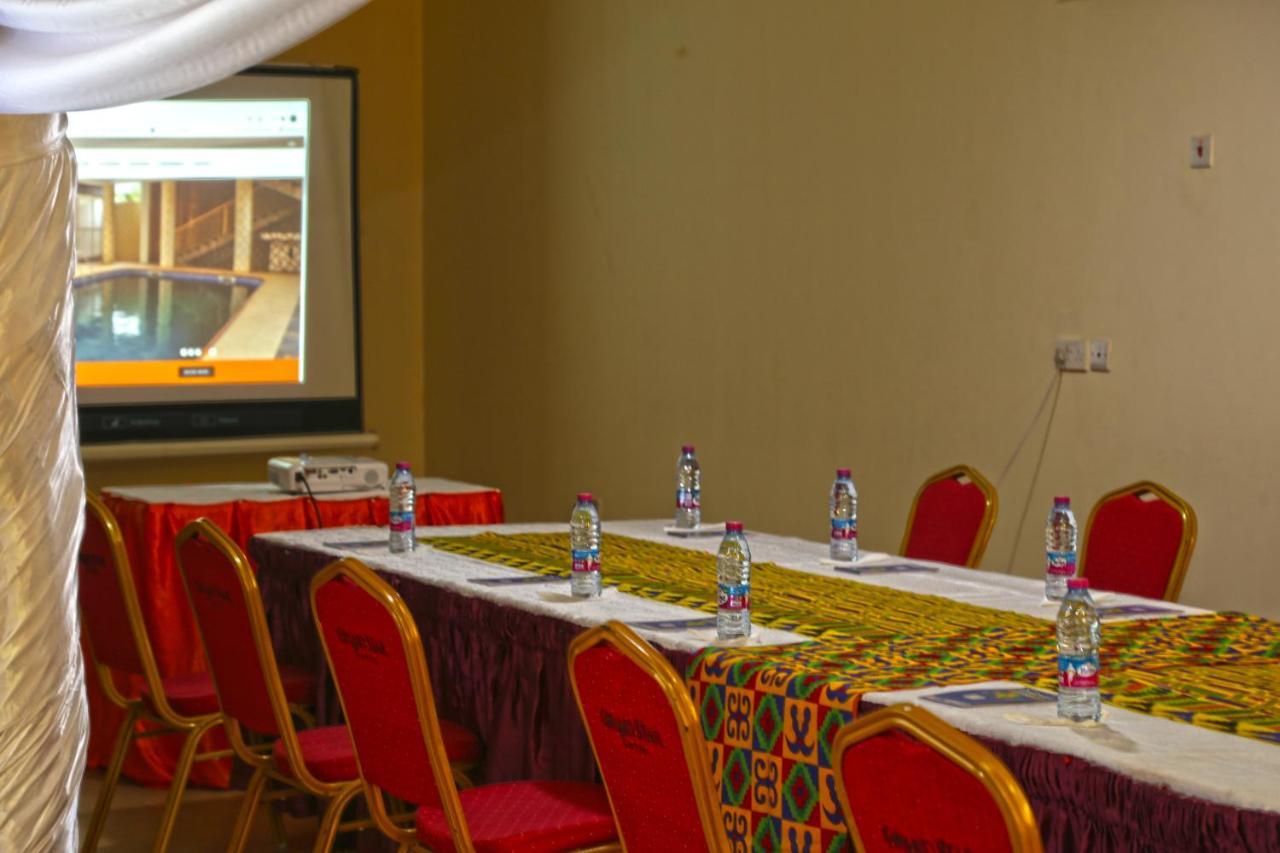 North Legon Grand Star Hotel מראה חיצוני תמונה