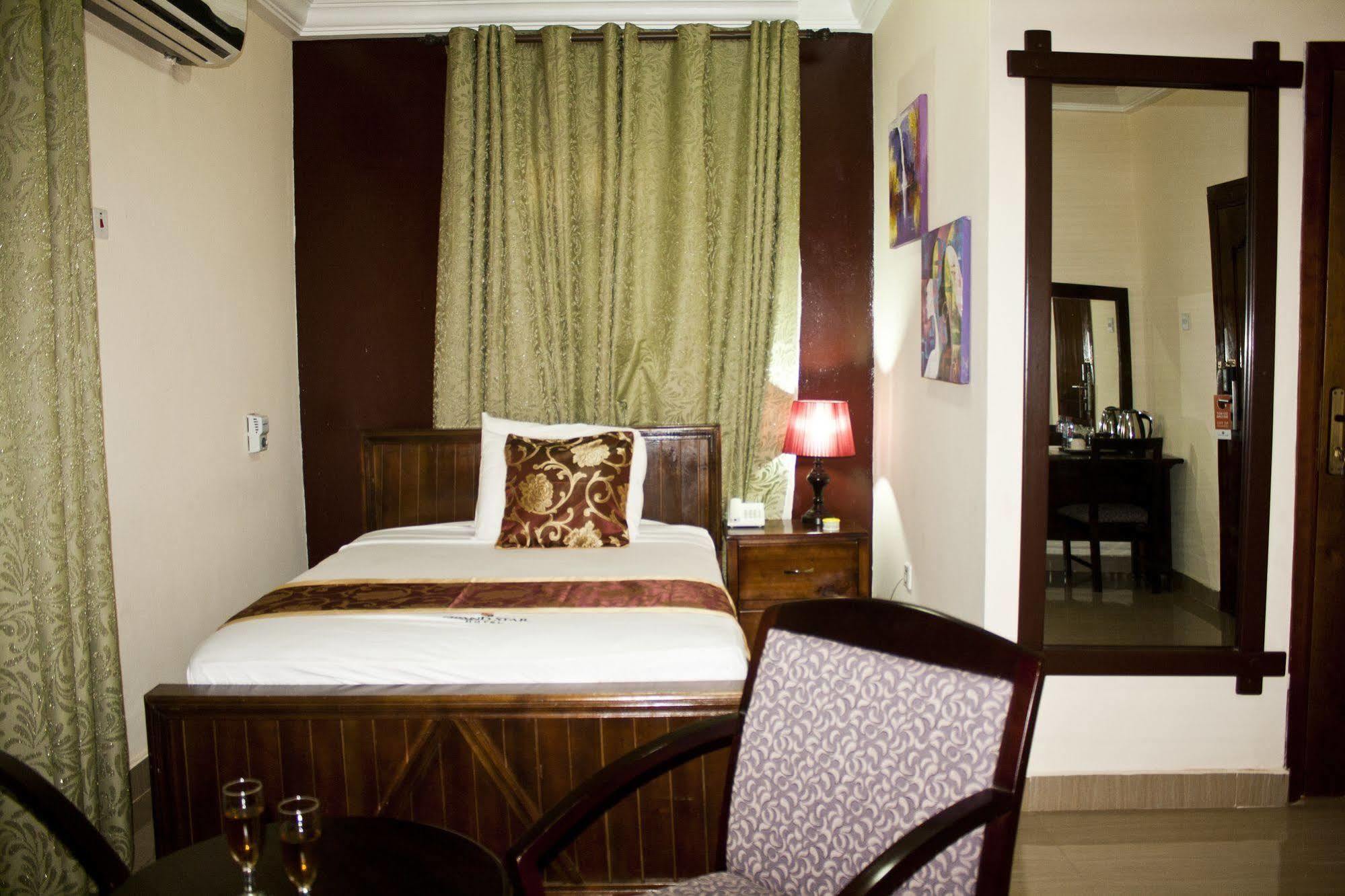 North Legon Grand Star Hotel מראה חיצוני תמונה