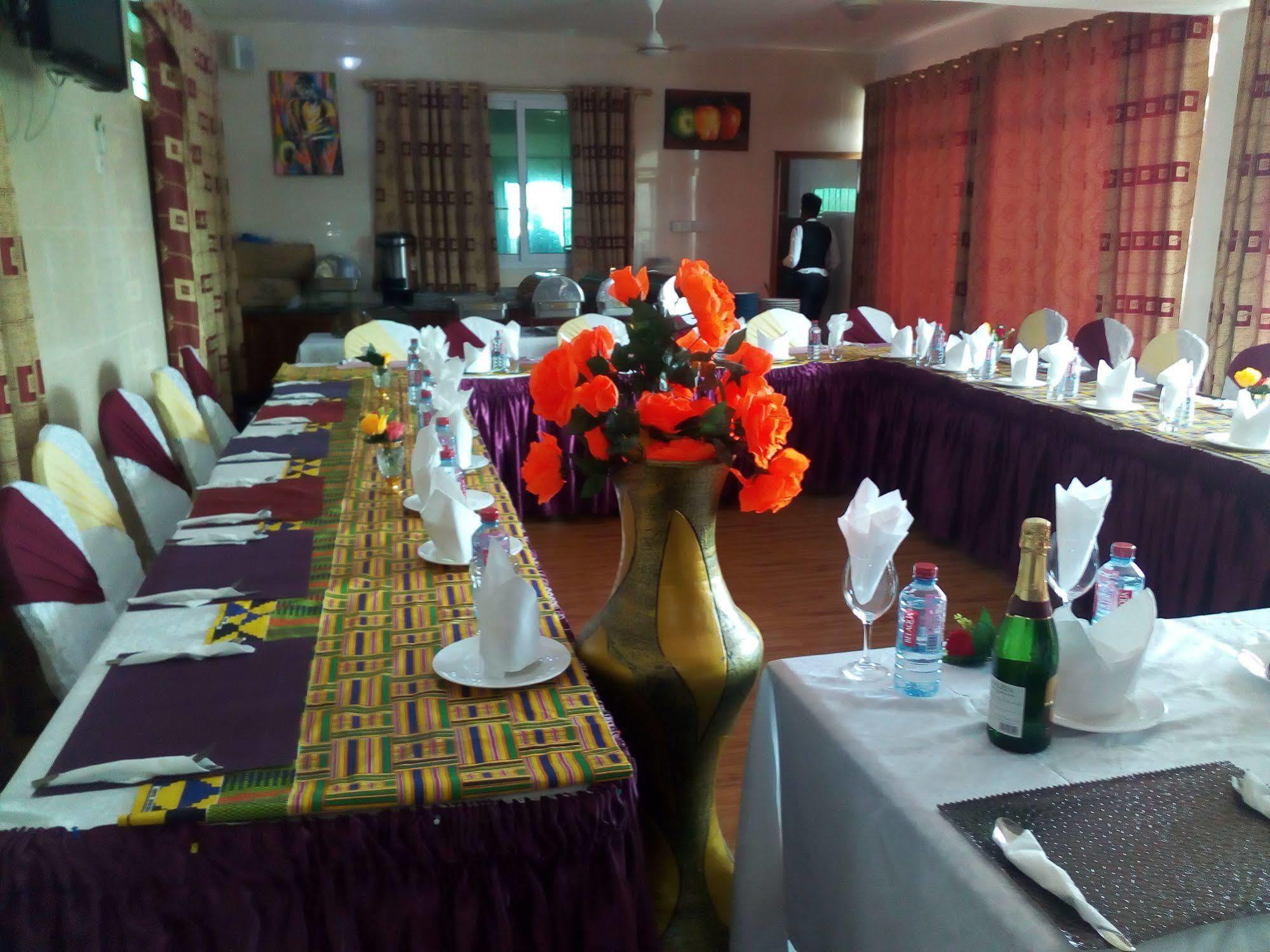 North Legon Grand Star Hotel מראה חיצוני תמונה
