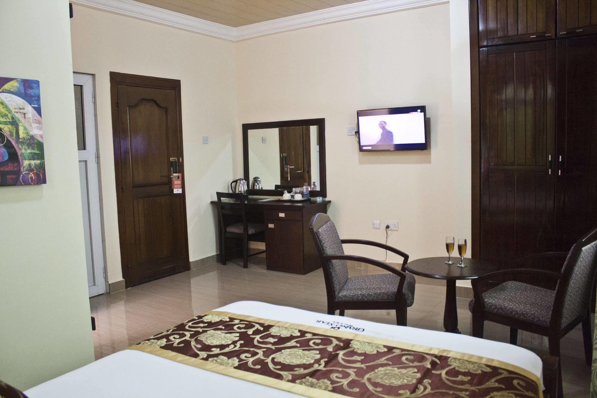 North Legon Grand Star Hotel מראה חיצוני תמונה