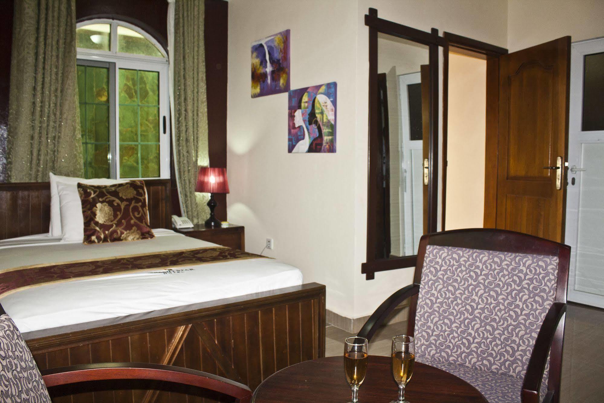 North Legon Grand Star Hotel מראה חיצוני תמונה